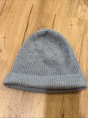 Everlane Light Gray Ribbed Knit Beanie